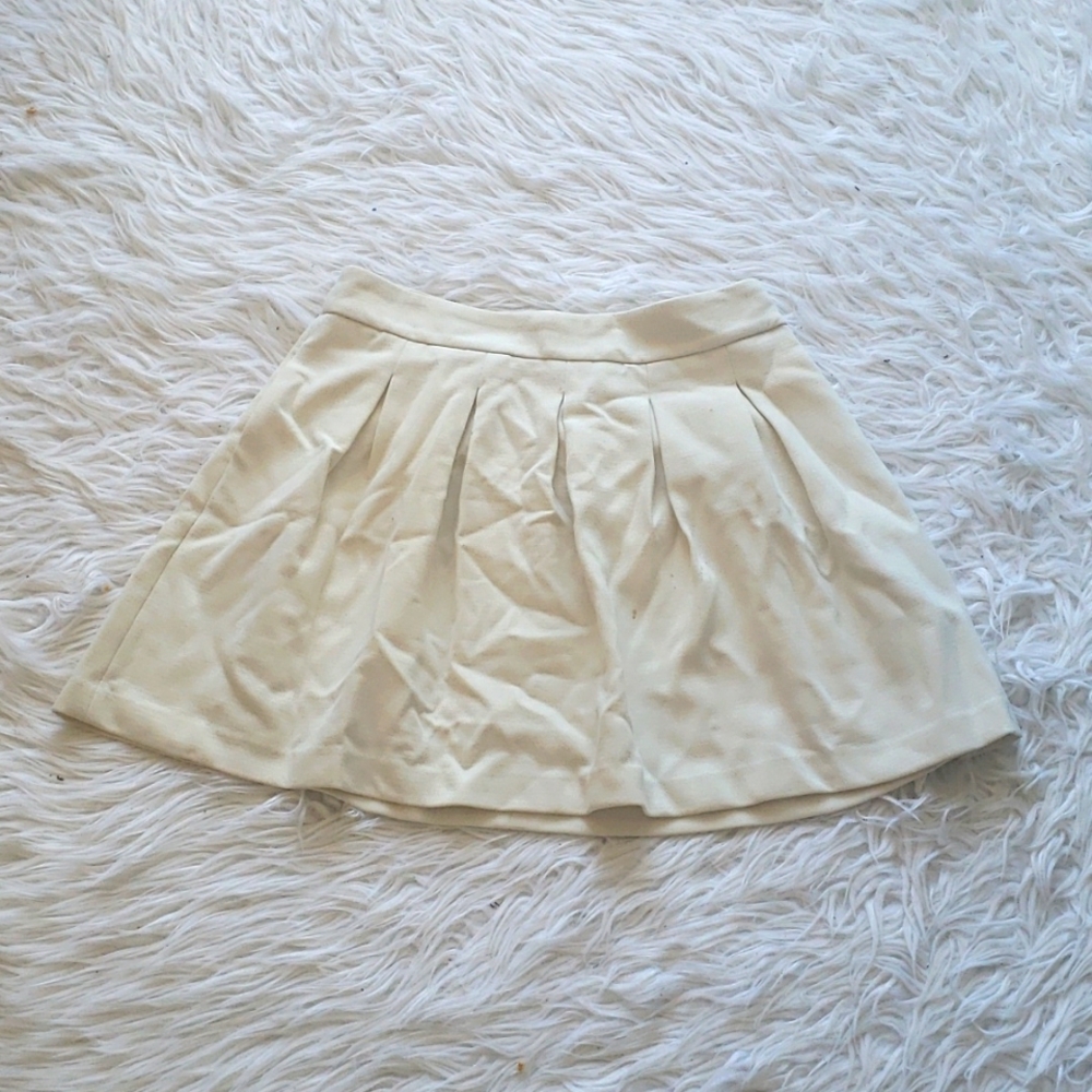 Banana Republic off-white pleated mini